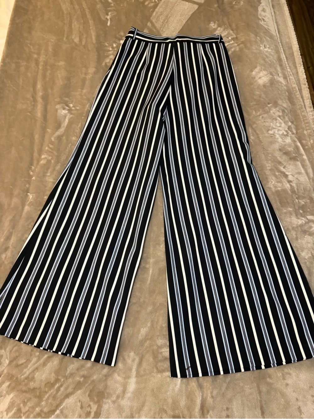 Lena Gabrielle Striped Wide Leg Palazzo Pants Size 6 Navy Blue White Flowy